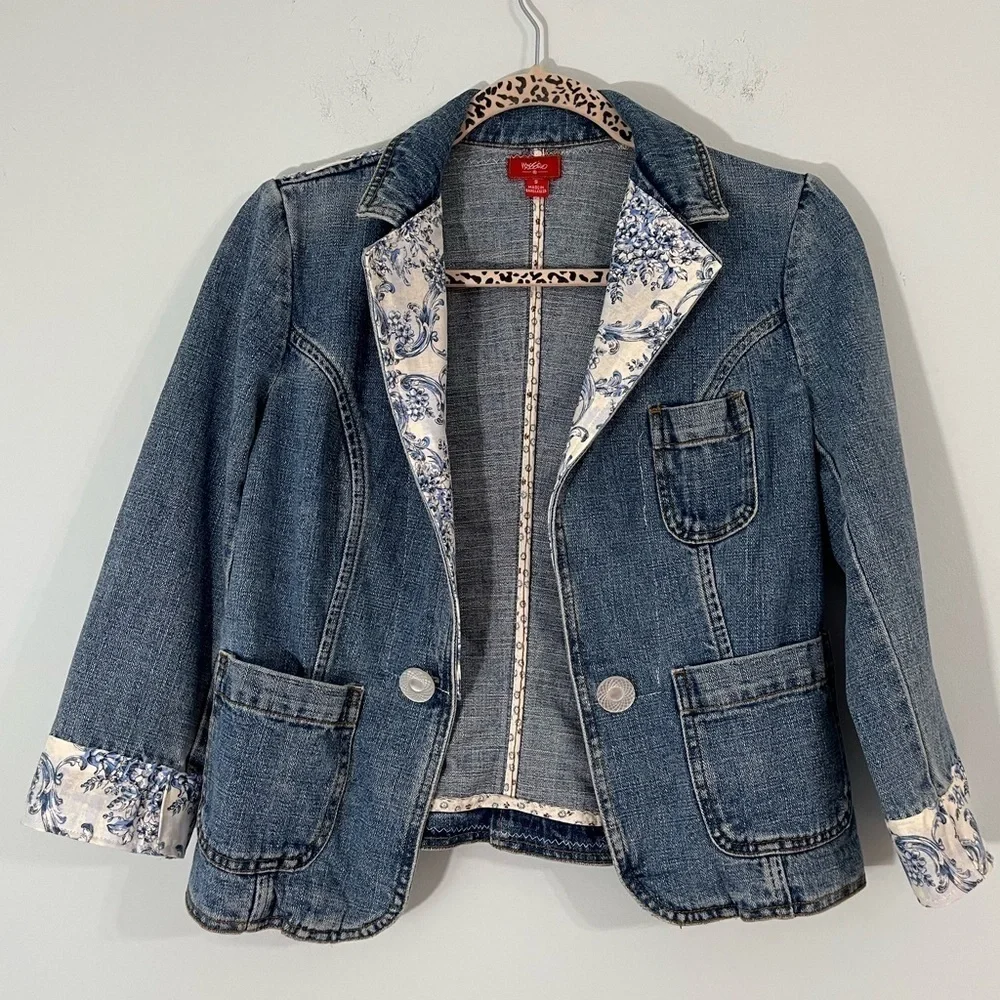 Mossimo Denim Jean Jacket with Floral Patchwork. 100% Cotton. Girls Size Small.